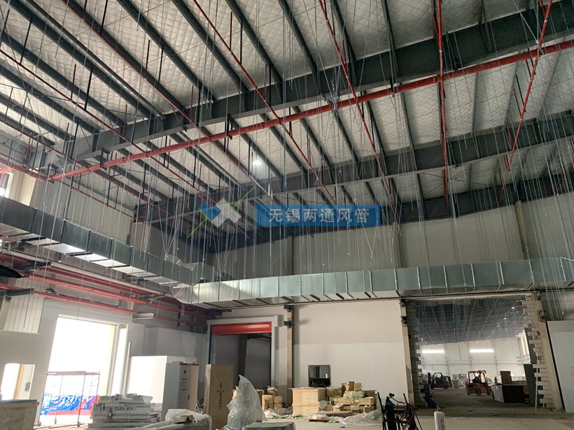 两通通风管道厂家：为无锡本地合作工厂安装排风系统（配图）