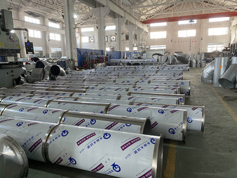 两通通风管道公司加班加点制作焊接风管用于环保设备配套工程