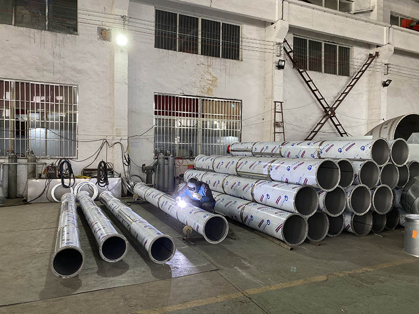 两通通风管道公司加班加点制作焊接风管用于环保设备配套工程