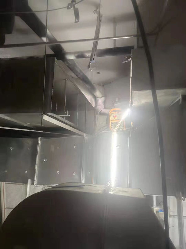 通风管道安装那些事：夜深人静，总有一些平凡的人在做着不平凡的事情